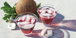Sparkling cocktail with Icy Mint and Blackcurrant
